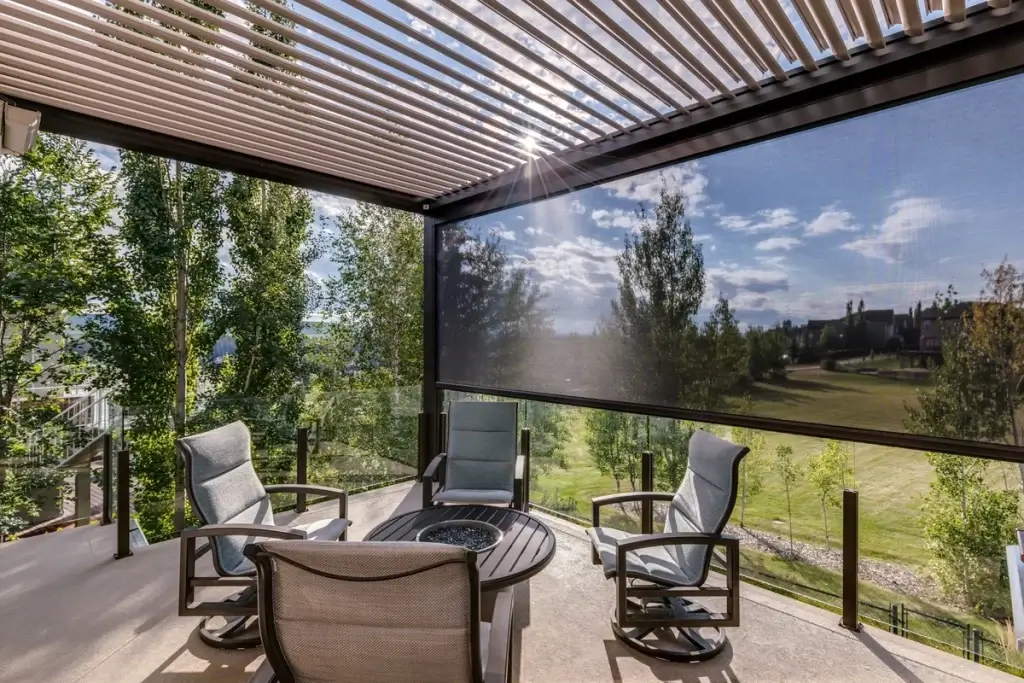 StruXure Pergola X with screen